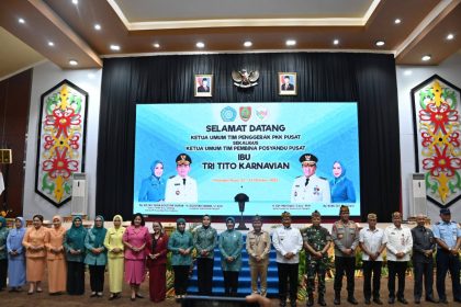 Foto bersama usai acara kunker Ketua TP PKK Pusat di Aula Jayang Tingang, Lantai II Kantor Gubernur Kalteng. Foto : Antonius Sepriyono