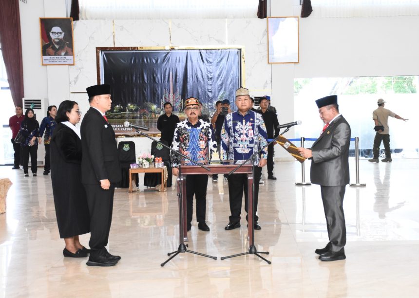 Bupati Kapuas Lantik Usis I. Sangkai sebagai Penjabat Sekda