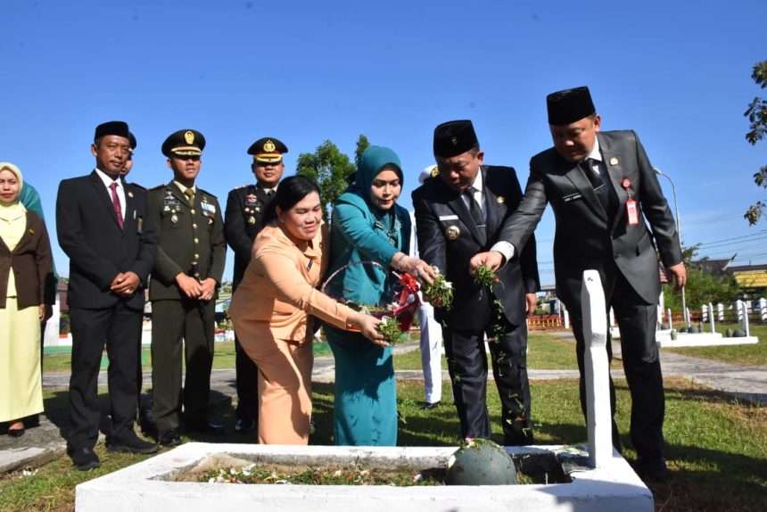 Bupati Kapuas Hadiri Upacara Ziarah dan Tabur Bunga di TMP Kencana