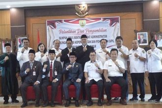 Pj Sekda Barito Timur Lantik Dua Pejabat Disdukcapil