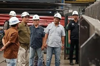 Bupati Barito Utara Tinjau Pabrik Baja di Bekasi, Pastikan Kualitas Material untuk Pembangunan Jembatan Strategis