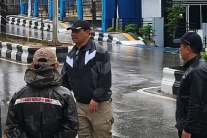 Bupati Barito Utara Tinjau Titik Genangan Air di Muara Teweh, Instruksikan Penanganan Cepat
