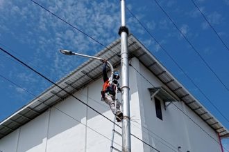Dishub Balangan Perluas Program “Balangan Terang” dengan Pemasangan Puluhan PJU Baru