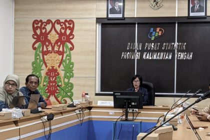 Kepala BPS Kalteng, Agnes Widiastuti saat menyampaikan rilis Berita Resmi Statistik (BRS) di Kantor BPS Kalteng Foto: Antonius Sepriyono/lenterakalimantan.com