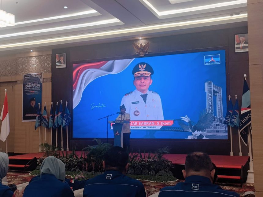 Gubernur Kalteng Agustiar Sabran saat menyampaikan sambutan di Rakerda DPD Demokrat Kalteng. Foto: Antonius Sepriyono/lenterakalimantan.com