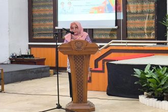 Sekda Tabalong, Hj Hamida Munawarah menyampaikan arahannya. Foto: JM/lenterakalimantan.com