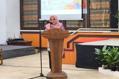 Sekda Tabalong, Hj Hamida Munawarah menyampaikan arahannya. Foto: JM/lenterakalimantan.com