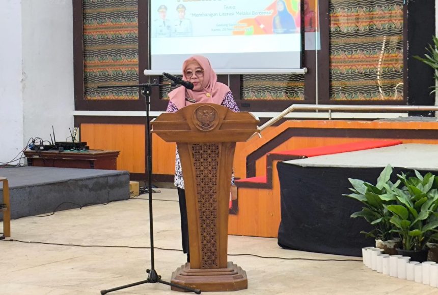 Sekda Tabalong, Hj Hamida Munawarah menyampaikan arahannya. Foto: JM/lenterakalimantan.com