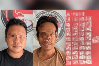 Kedua pelaku bersama barbuk sabu. Foto: Humas Polres Tabalong