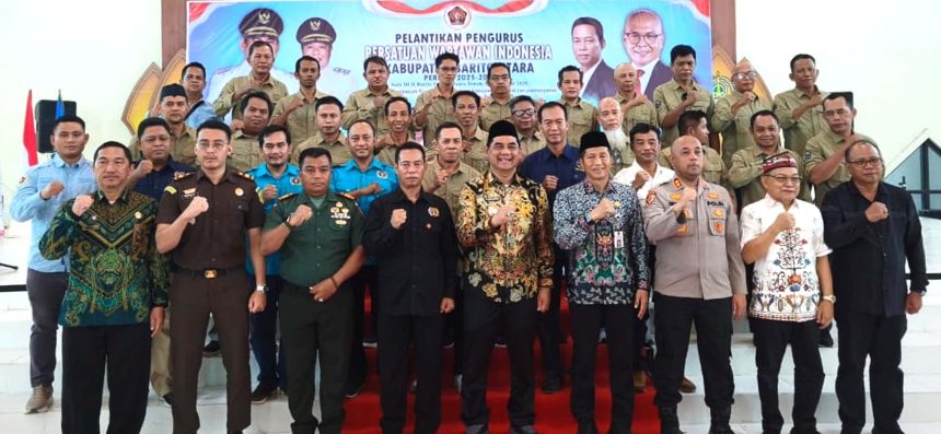 Ketua Komisi III DPRD Barito Utara Hadiri Pelantikan Pengurus PWI Barut Masa Bakti 2025–2028. Foto : lenterakalimantan.com