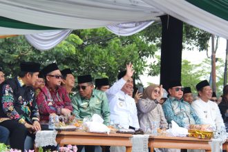 Wakil dan Anggota DPRD Hadiri Pelepasan Pawai Ta’aruf MTQH XXXIII Kalteng di Muara Teweh