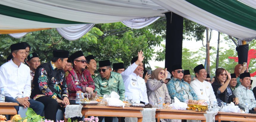 Wakil dan Anggota DPRD Hadiri Pelepasan Pawai Ta’aruf MTQH XXXIII Kalteng di Muara Teweh