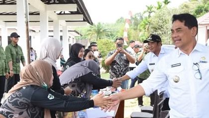 Bupati Barito Utara Hadiri Peringatan Hari Pangan Sedunia ke-45 dan Hari Ikan Nasional ke-12 di Trinsing