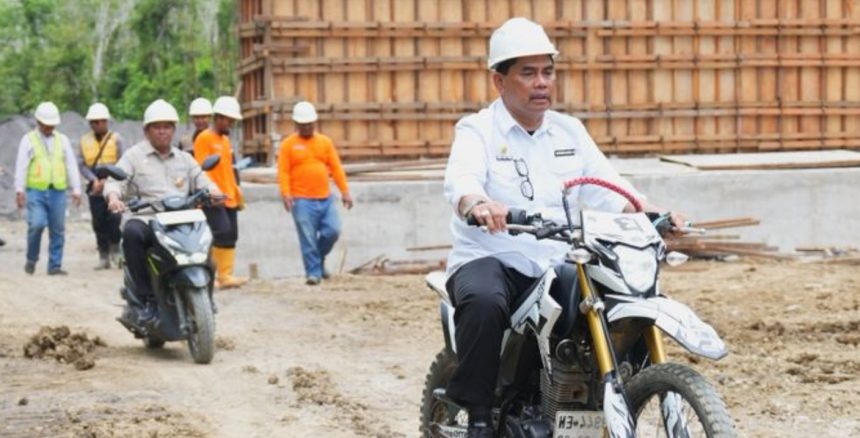 Bupati Barito Utara Tinjau Progres Pembangunan Jembatan Tumpung Laung–Sikan