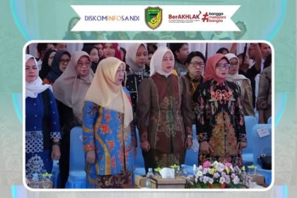 Ketua Dekranasda Barito Utara Hadiri Kalteng Fashion Festival 2025 di Palangka Raya