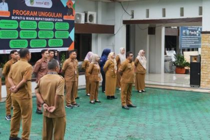 Pimpin Apel Pagi di Disnakertranskop UKM, Bupati Barito Utara Tekankan Integritas ASN