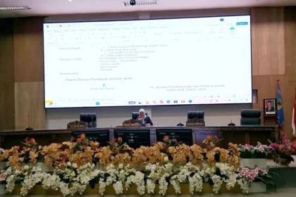 Wakil Ketua I DPRD Barito Utara Henny Rosgiaty Rusli memimpin RDP terkait pembebasan lahan bersama PT Nusa Persada Resort mengenai tali asih
