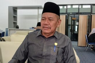 Anggota DPRD Barito Utara, H. Al Hadi, memberikan pandangan terkait peran strategis Fatayat NU dalam penguatan SDM perempuan usai Konfercab VII.