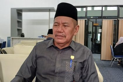 Anggota DPRD Barito Utara, H. Al Hadi, memberikan pandangan terkait peran strategis Fatayat NU dalam penguatan SDM perempuan usai Konfercab VII.