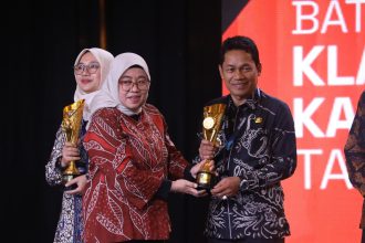 Bupati Balangan, Abdul Hadi terima penghargaan Kabupaten Terinovatif IGA 2025