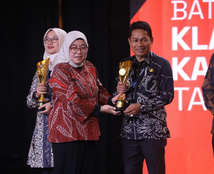 Bupati Balangan, Abdul Hadi terima penghargaan Kabupaten Terinovatif IGA 2025