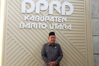 Anggota Komisi I DPRD Barito Utara, H. Al Hadi, S.Pd.I, saat memberikan tanggapan terhadap prestasi Juara Umum MTQH dan apresiasi Pemkab berupa bonus umroh.