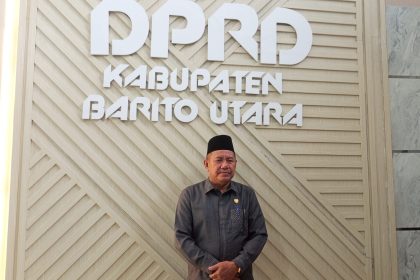 Anggota Komisi I DPRD Barito Utara, H. Al Hadi, S.Pd.I, saat memberikan tanggapan terhadap prestasi Juara Umum MTQH dan apresiasi Pemkab berupa bonus umroh.