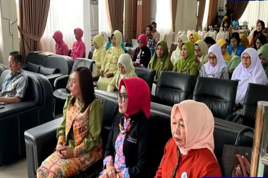 etua Komisi I DPRD Barito Utara Nety Herawati menghadiri Musda GOW di Aula Dinas Kearsipan dan Perpustakaan Kabupaten Barito Utara di Muara Teweh