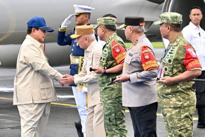 Peresmian 166 Sekolah Rakyat se- Indonesia, Gubernur H. Muhidin Sambut Kedatangan Presiden Prabowo Subianto di Kalsel