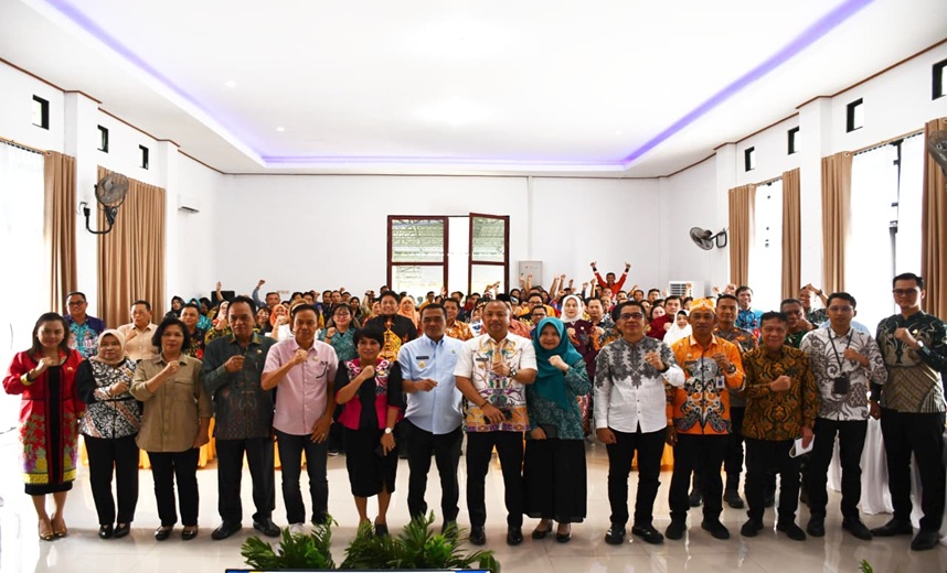 Bupati Barito Selatan Eddy Raya Samsuri dan Wakil Bupati Barito Selatan Khristianto Yudha usai pembukaan Musyawarah Perencanaan Pembangunan (Musrenbang) Rencana Kerja Pemerintah Daerah (RKPD) Kabupaten Barito Selatan Tahun 2027 Tingkat Kecamatan Dusun Selatan Tahun 2026