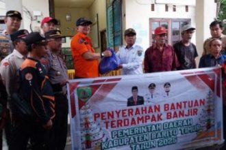 Pemkab Bartim Salurkan Ratusan Paket Bantuan untuk Korban Banjir di Paju Epat