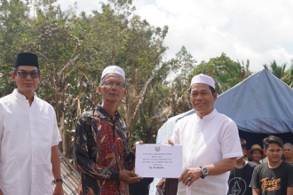 Bupati dan Wabup Balangan Salurkan Bantuan untuk Korban Kebakaran di Galumbang