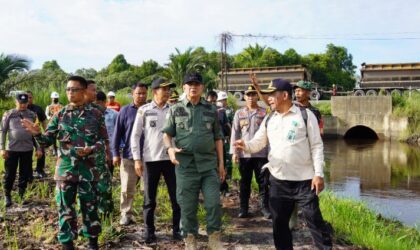 Tinjau Lahan Cetak Sawah, Bupati dan Wabup Bartim Pastikan Program Segera Direalisasikan