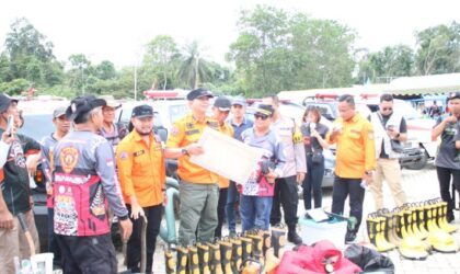 Bupati Barito Timur, M. Yamin didampingi Wakil Bupati Barito Timur Adi Mula Nakalelu saat meninjau lokasi pengukuhan TRC.