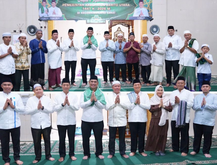 Safari Ramadan di Benao Hilir, Bupati Shalahuddin Serahkan Hibah Rp1 Miliar dan Sampaikan Rencana Perbaikan Jembatan