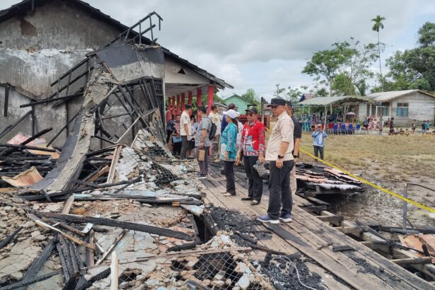 Wabup Kapuas Tinjau Kebakaran SDN 1 Lamunti, Pastikan Proses Belajar Tetap Berjalan