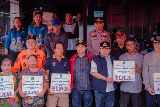 Bupati Kapuas Serahkan Bantuan Korban Kebakaran di Lawang Kamah, Soroti Akses Infrastruktur