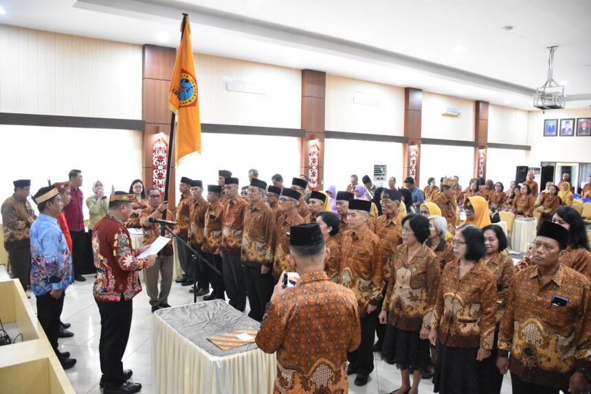 Wabup Kapuas Kukuhkan Pengurus PWRI dan Kerta Wredatama Masa Bakti 2026–2030