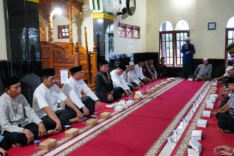 Bupati Kapuas Muhammad Wiyatno bersama Wakil Bupati Kapuas Dodo, Sekretaris Daerah Kabupaten Kapuas Usis I. Sangkai, serta jajaran Pemerintah Kabupaten Kapuas menghadiri Safari Ramadhan di Masjid Al-Ikhlas, Desa Warga Mulya, Kecamatan Mantangai, Jumat (13/3/2026) sore.