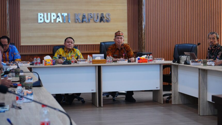 Sekda Kapuas Pimpin Rakor Penyusunan Laporan Kinerja PRO-SN 2025