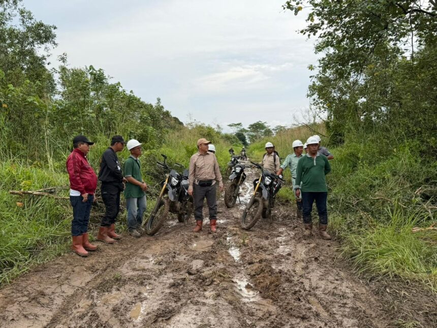 Bupati Kapuas Tinjau Jalan Rusak di Kapuas Kuala dan Bataguh, Prioritaskan Perbaikan Akses Vital