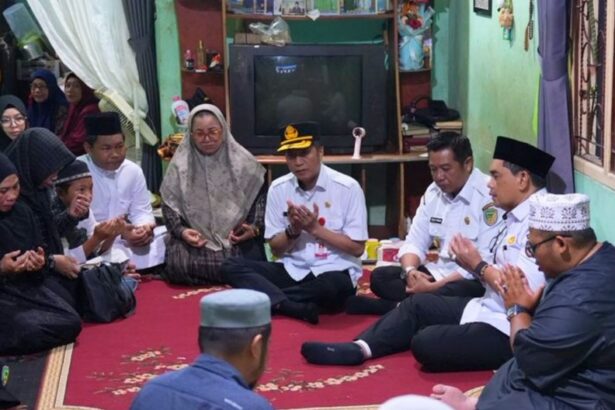 Bupati Barito Utara Melayat ke Rumah Duka Pegawai Bapperida