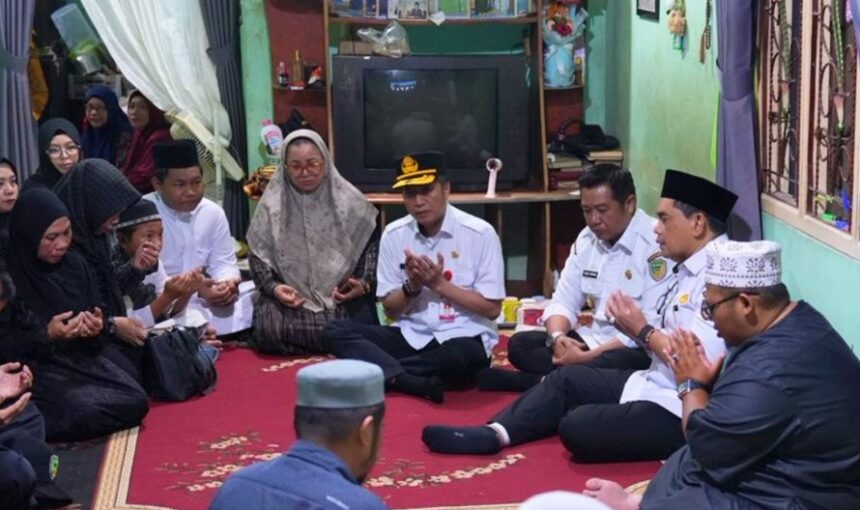 Bupati Barito Utara Melayat ke Rumah Duka Pegawai Bapperida