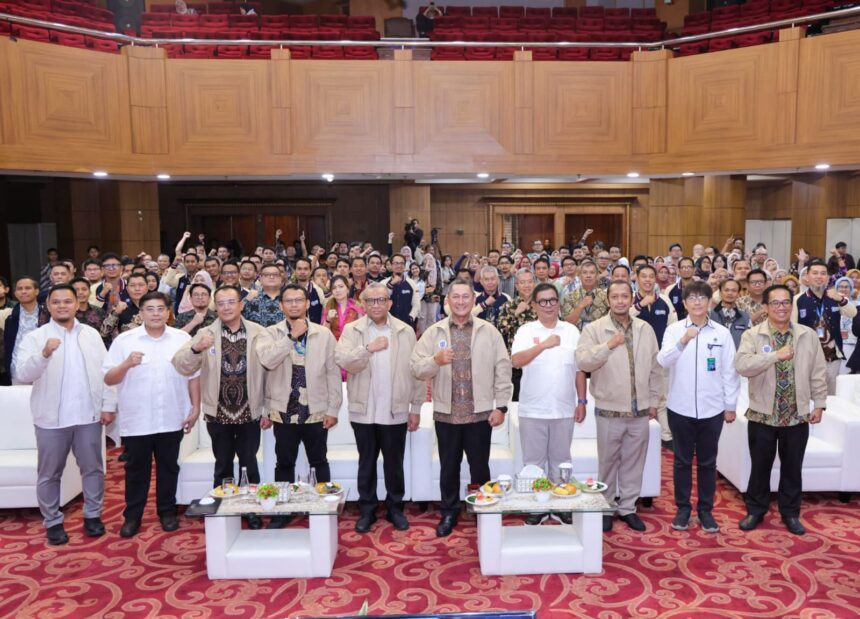 Wamenaker: Dunia Kerja Tak Hanya Lihat Ijazah, tapi juga Kompetensi