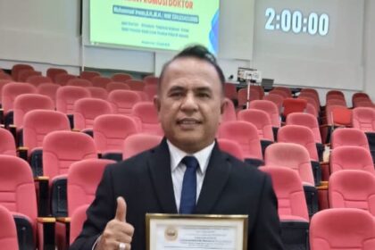 Dr Muhammad Irwan SH MH Kajari Batang Hari usai menyelesaikan sidang terbuka promosi doktor