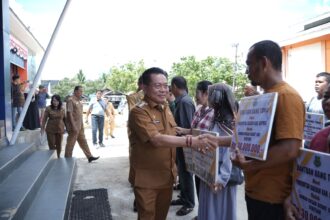 Bupati Kapuas Serahkan Bantuan untuk Korban Kebakaran dan Puting Beliung