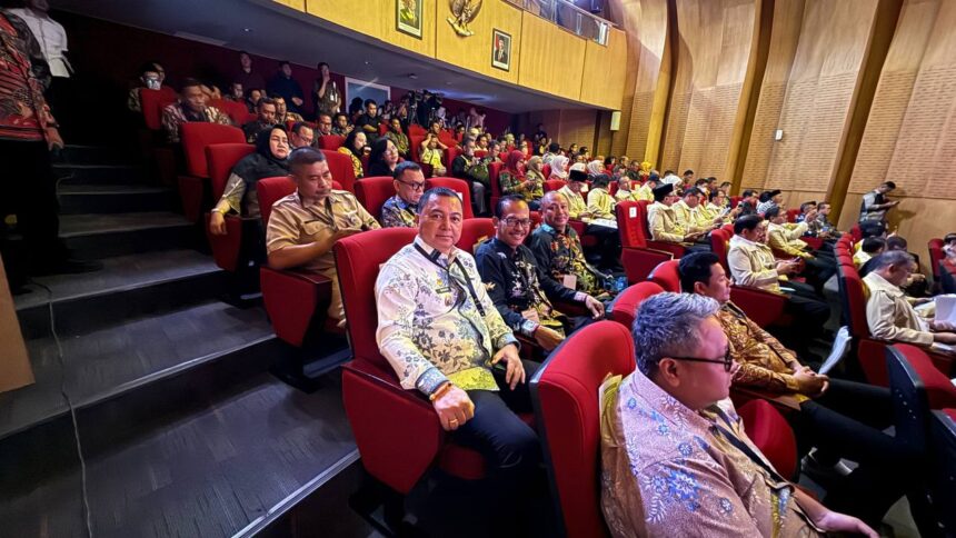 Wakil Bupati Kapuas, Dodo, S.P., menghadiri kegiatan Deklarasi dan Pengukuhan Dewan Pengurus Perkumpulan Purnabakti Kepala Daerah Seluruh Indonesia (PERPUKADESI) periode 2026–2031 yang dirangkaikan dengan Sarasehan Nasional di Auditorium Lantai 2 Gedung Perpustakaan Nasional RI, Jakarta Pusat, Senin (4/5/2026).