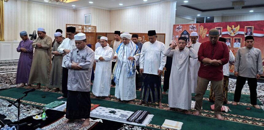 Sekretariat DPRD Barito Utara Perkuat Kebersamaan Lewat Subuh Berjamaah