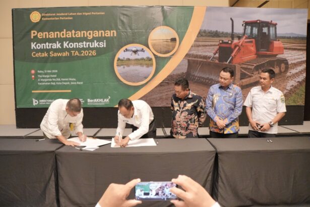 Pemkab Kapuas Tandatangani Kontrak Swakelola Cetak Sawah 2026