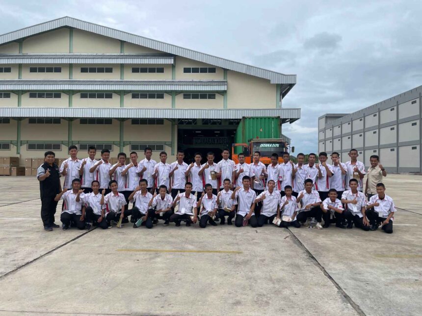 Siswa SMKN 1 Daha Selatan Kunjungi Honda Trio Motor, Kenali Teknologi Motor Listrik